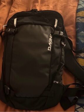 Dakine Black Backpack - Compact 14L